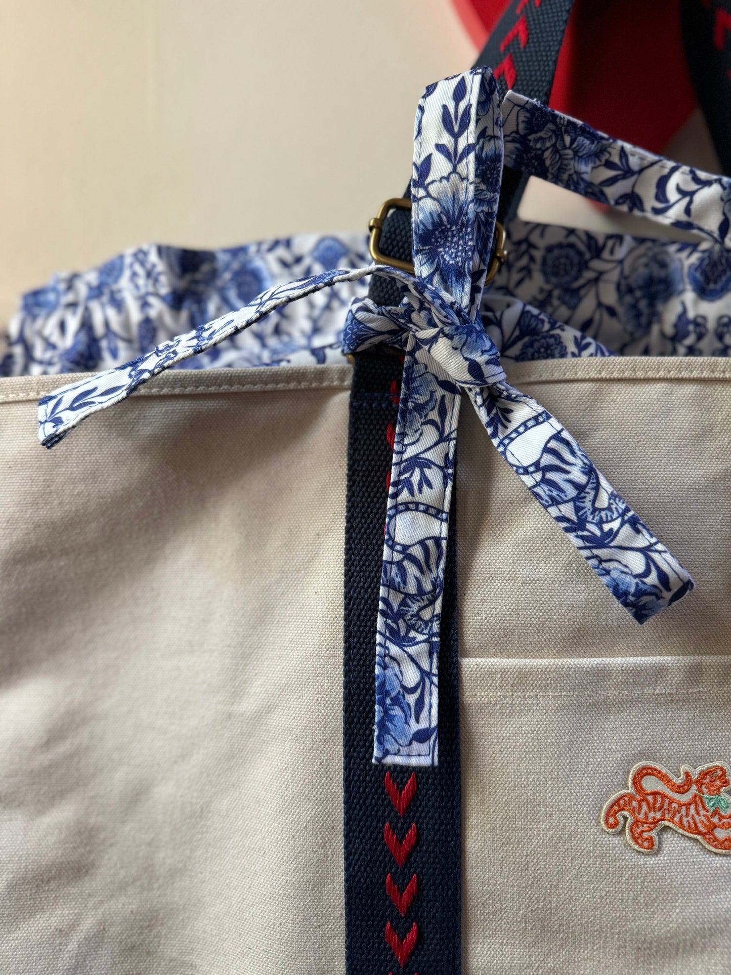 Tie-On Insert, CHINOISERIE BLEU