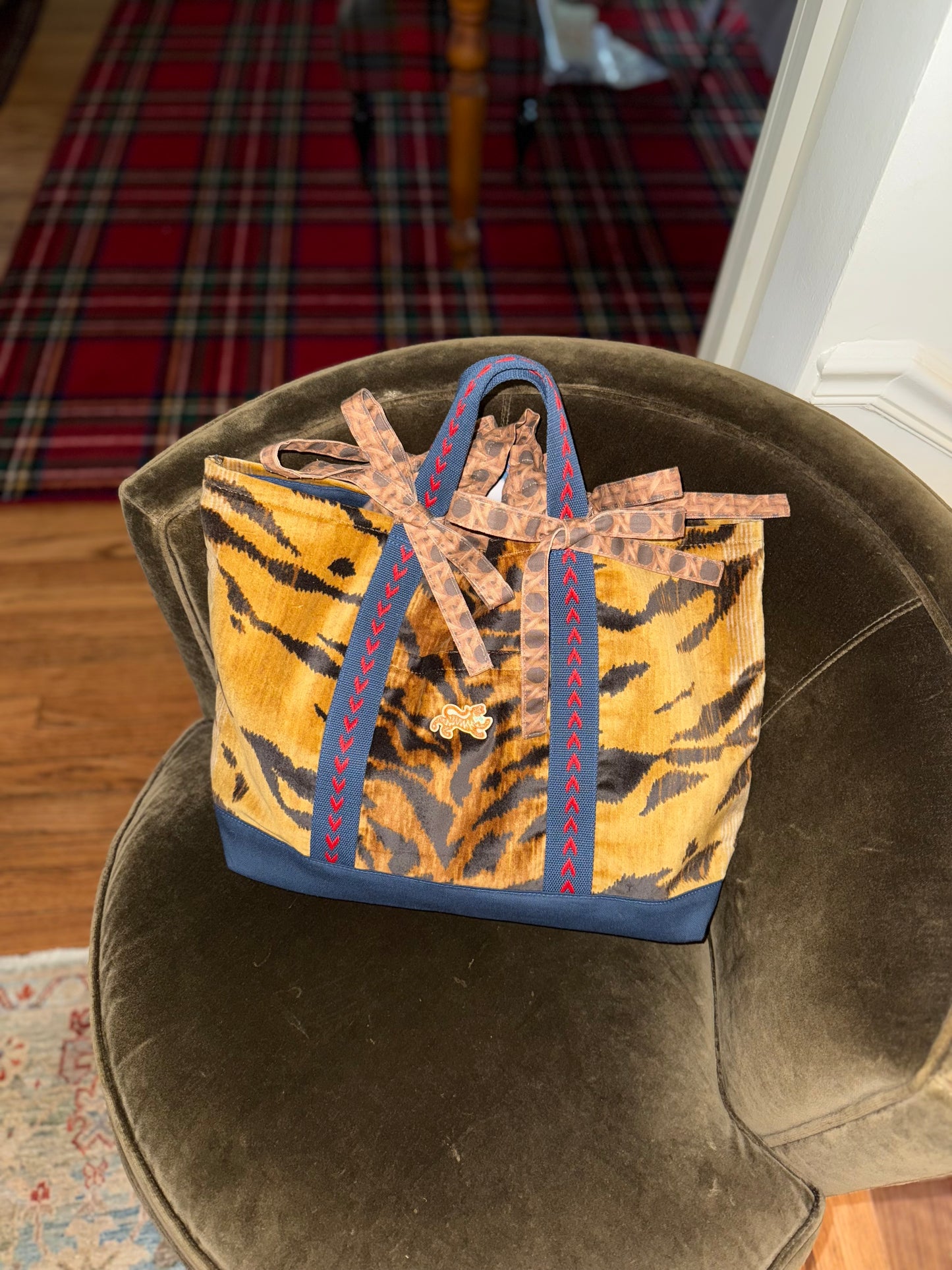 Tigre Clásico Tote – Ombré Tiger Velvet
