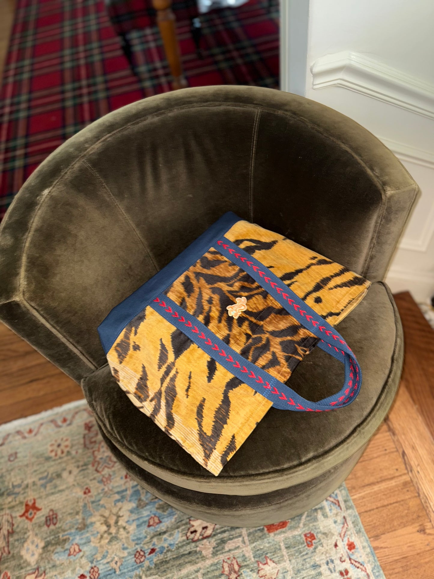 Tigre Clásico Tote – Ombré Tiger Velvet