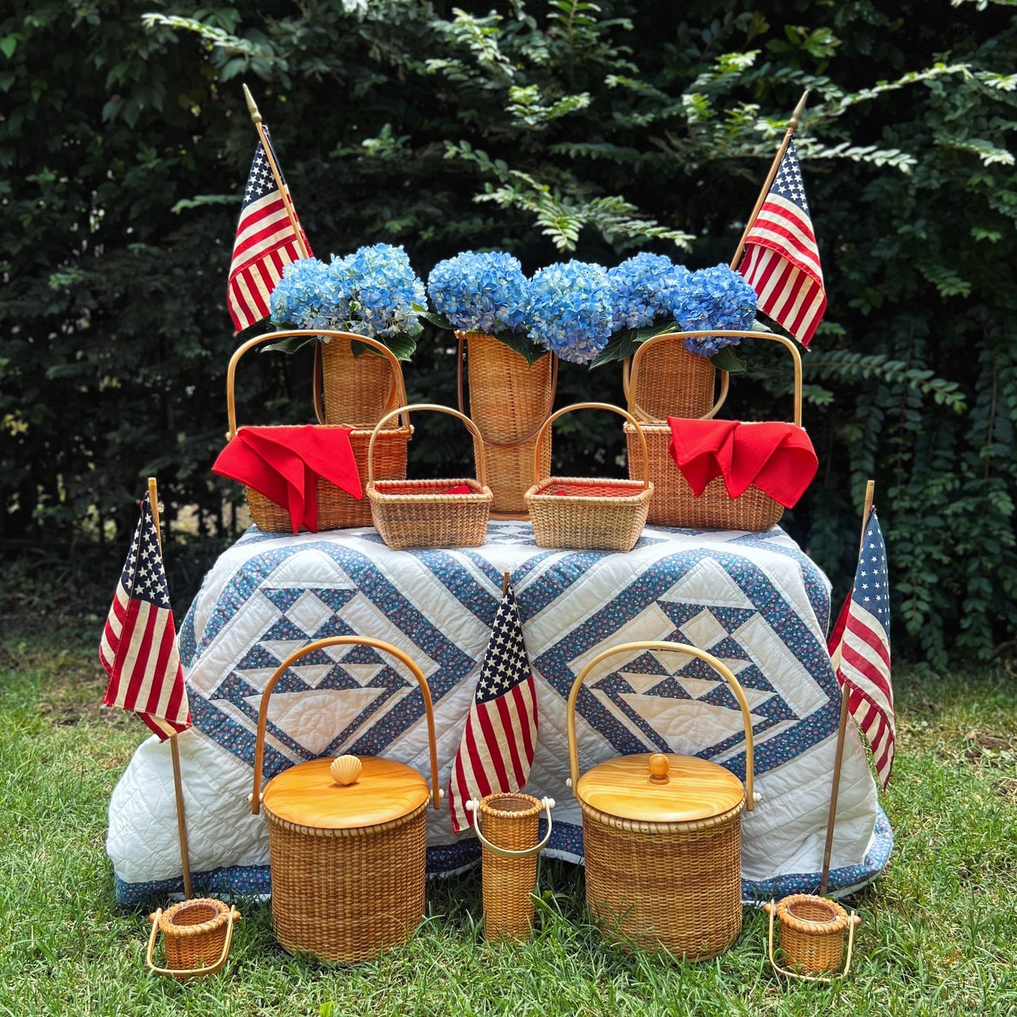 Medium Leather Pouch – Blue Barn Basket (Basket Quilt) Tigre de Tartán x Thrills of the Hunt