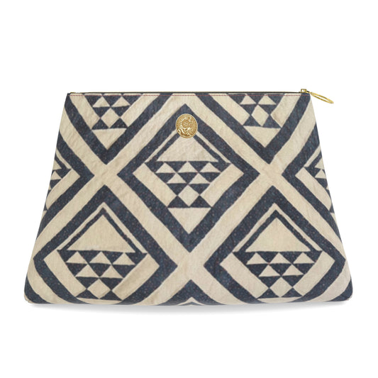 Roomy Leather Clutch – Blue Barn Basket (Basket Quilt) Tigre de Tartán x Thrills of the Hunt