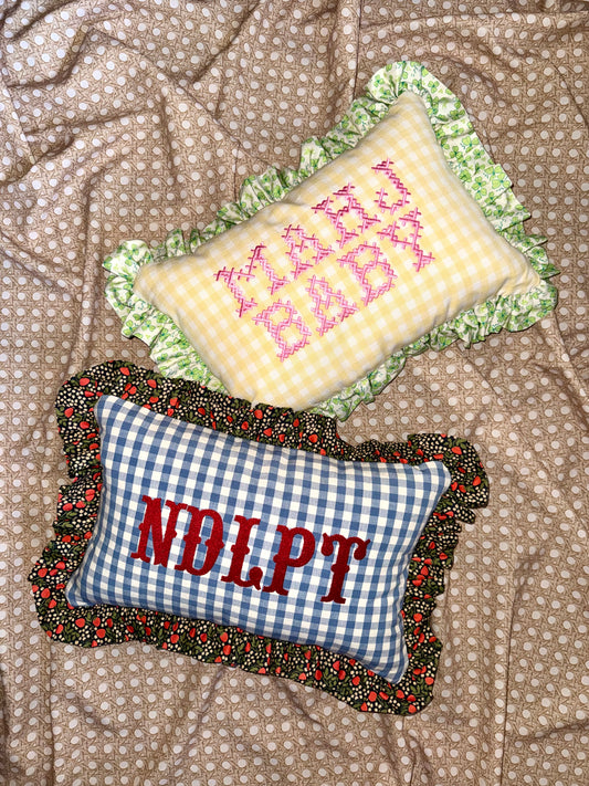 Ann Walters Home × Tigre de Tartán Ruffle Pillow