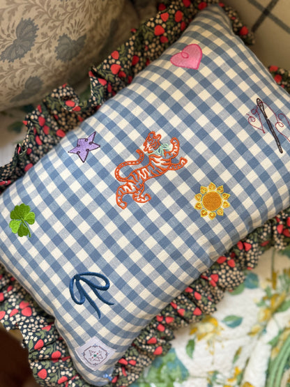 Ann Walters Home × Tigre de Tartán Ruffle Pillow