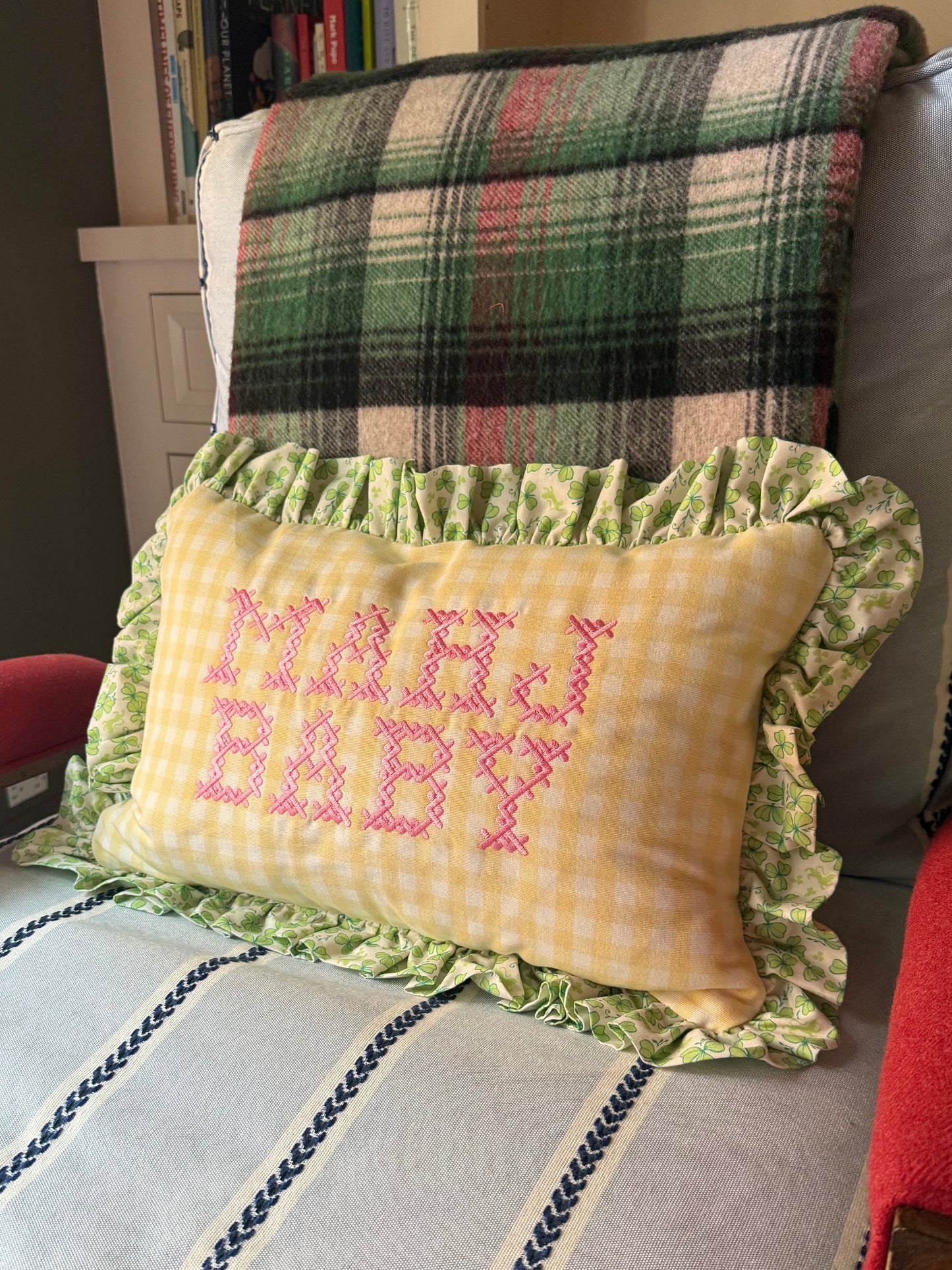 Ann Walters Home × Tigre de Tartán Ruffle Pillow