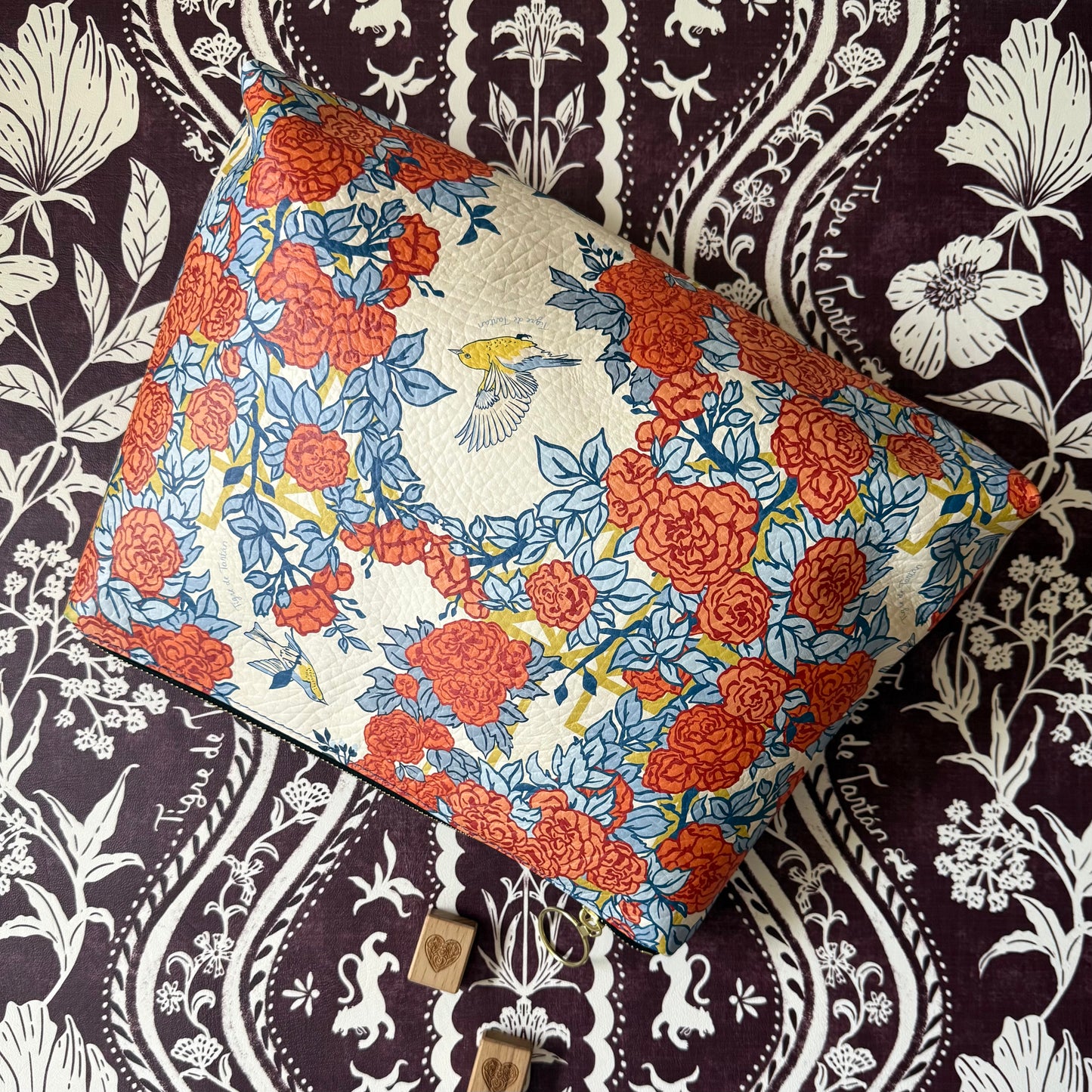 Generous Leather Pouch, POP ART ROSES