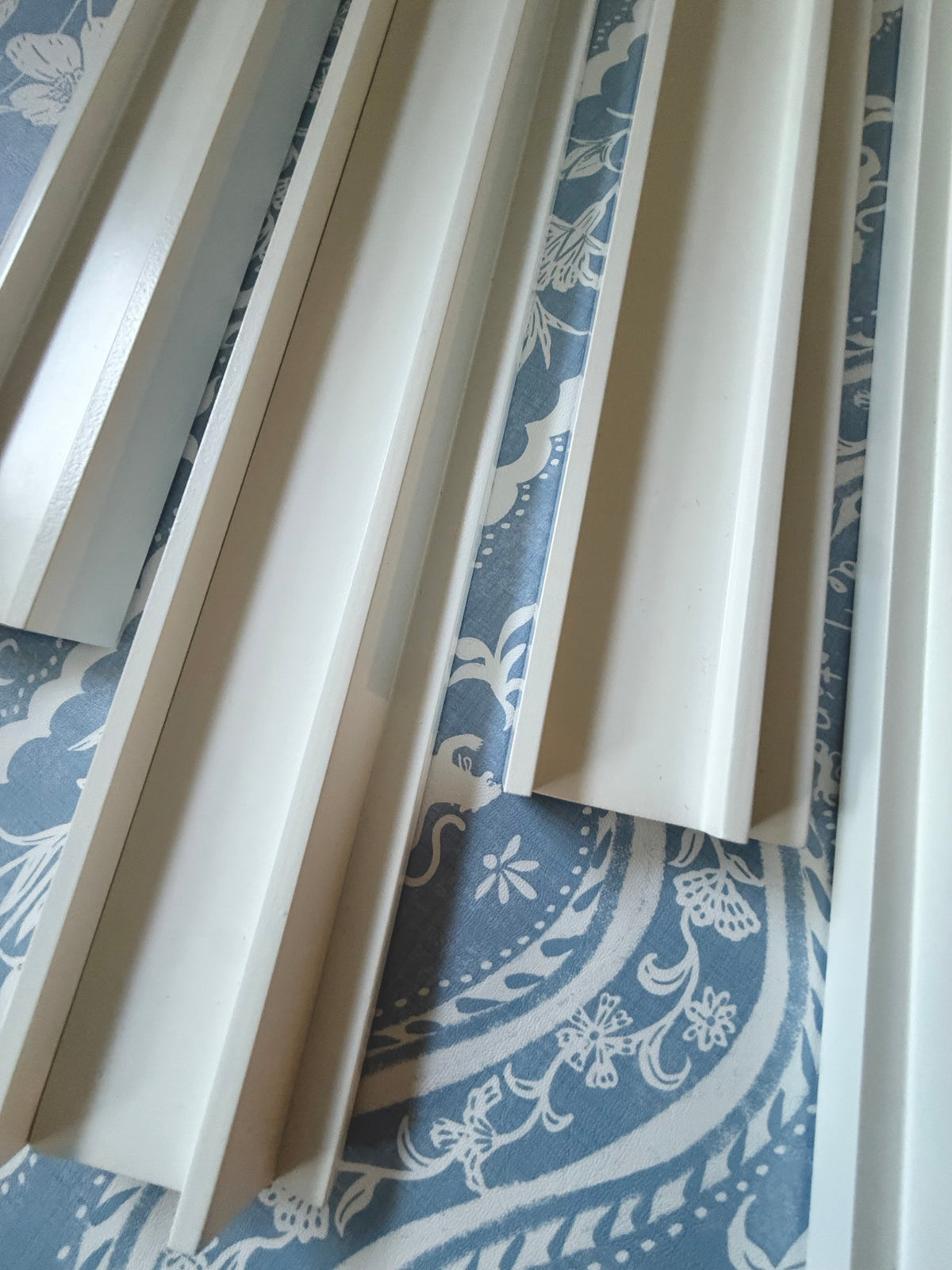 Close-up of dove white racks showing the straight pusher edge