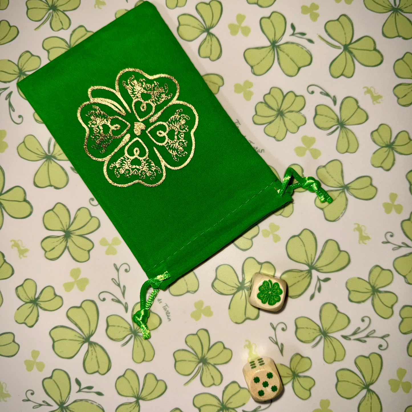 House Clovers Logo Dice with Logo Velvet bag