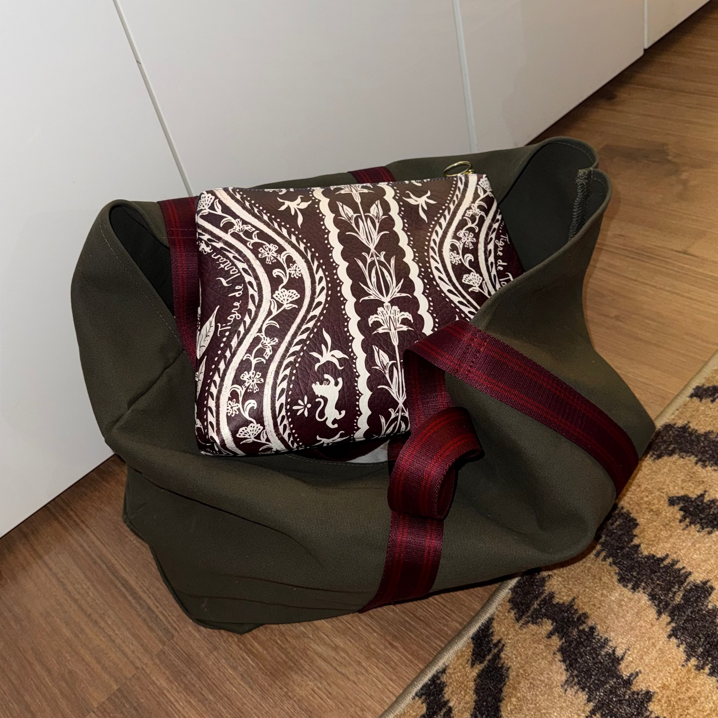 Generous Leather Pouch- DOMINO, OXBLOOD