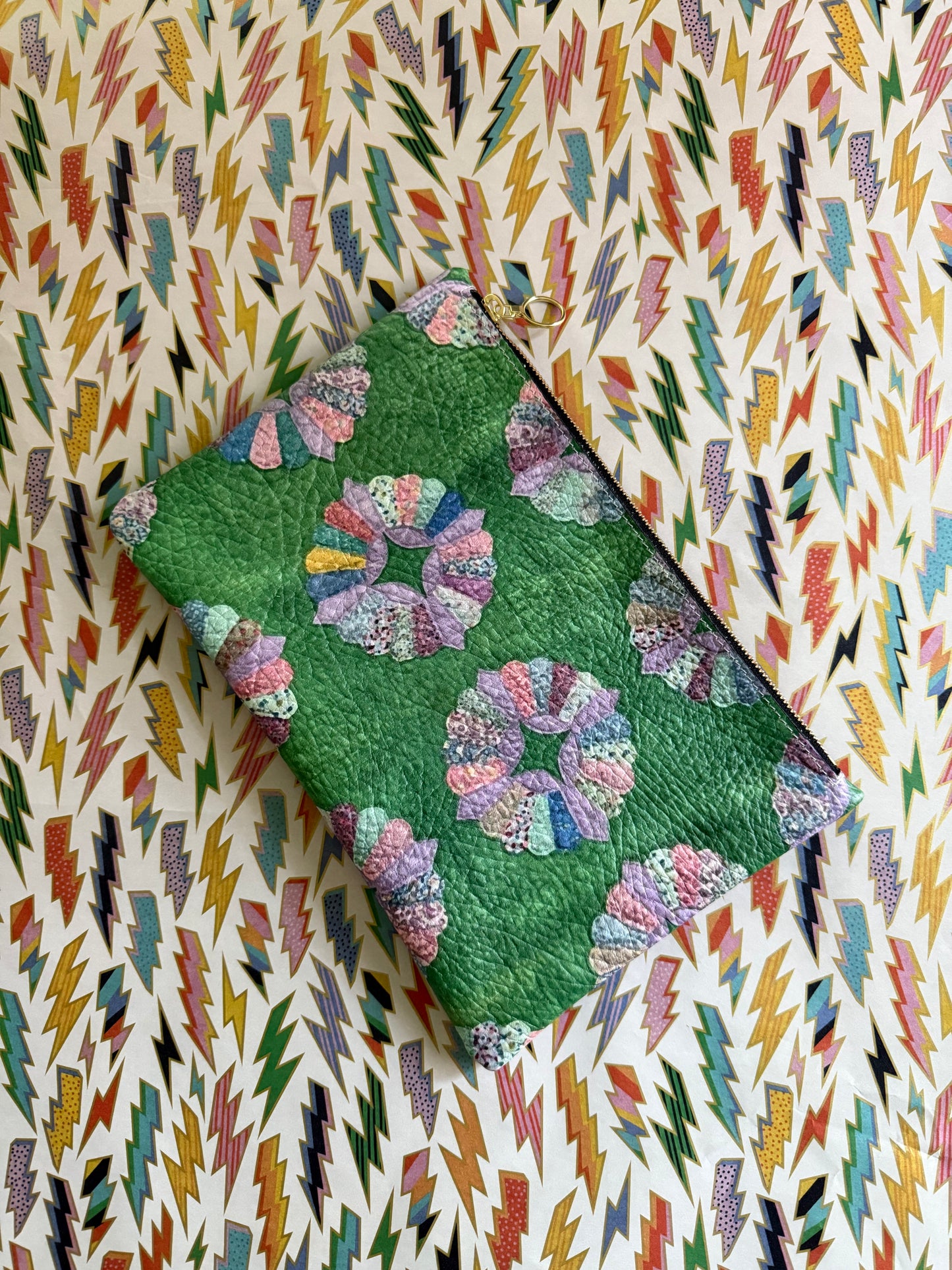 Medium Leather Pouch – Verdant Fan (Grandmother’s Fan) Tigre de Tartán x Thrills of the Hunt