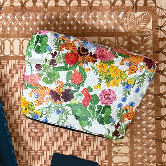 Generous Leather Pouch, JARDÍN DE LOS JEFES