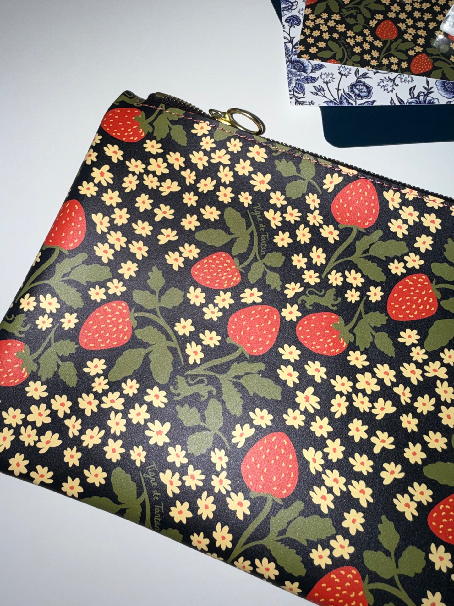 Medium Leather Pouch, STRAWBERRY