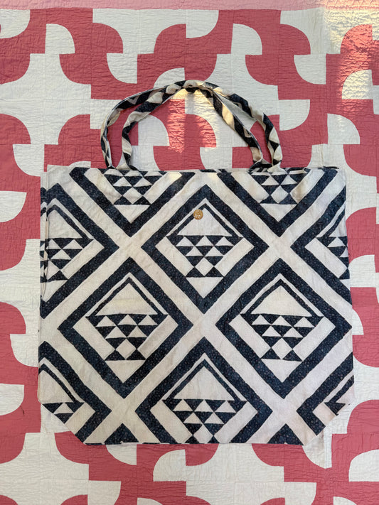 Jumbo Slouchy Denim Tote – Blue Barn Basket (Basket Quilt) Tigre de Tartán x Thrills of the Hunt
