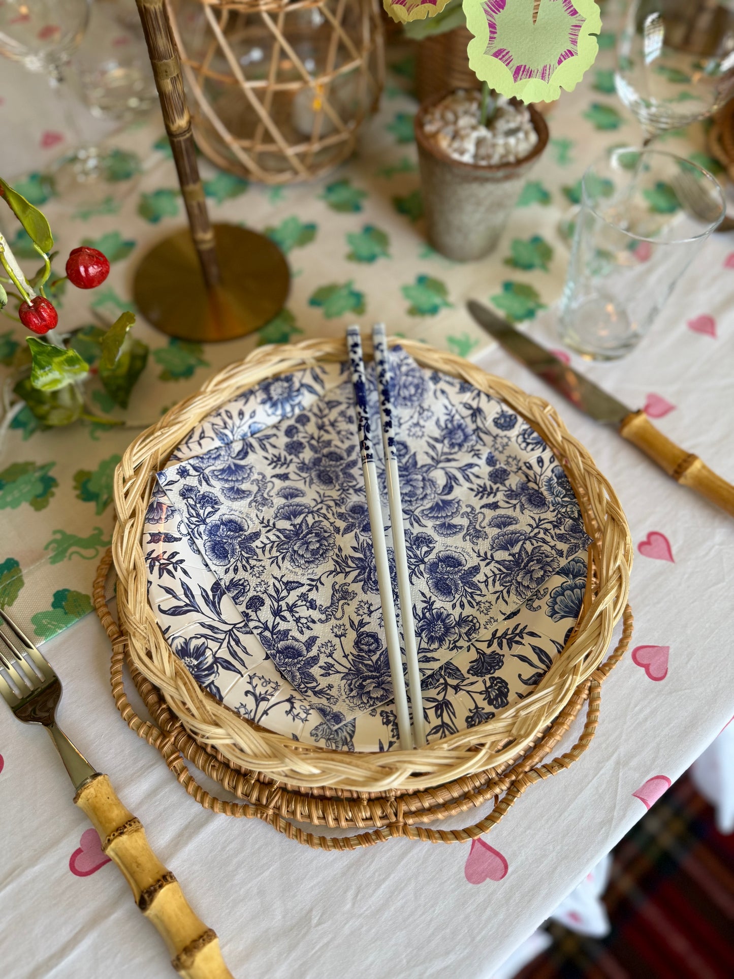 NEW! Chinoiserie Bleu Paper Dinner Napkins – Pack of 40
