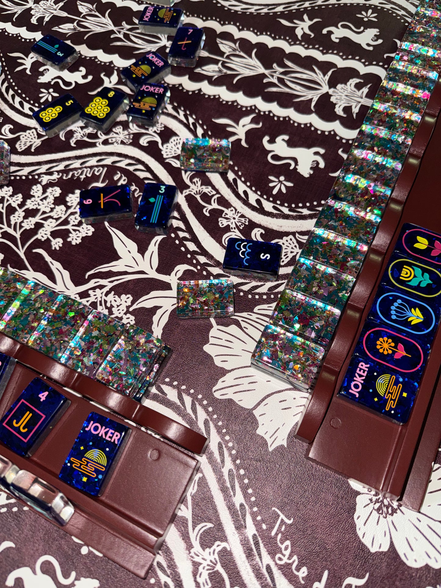 Mahj Pit Confetti mahjong tiles, large size, lined up on a mahjong rack